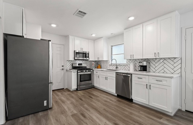 Centrally located remodeled home close to downtown and airport!