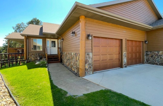 Centrally located to all Black Hills attractions! Best views of Hill City.