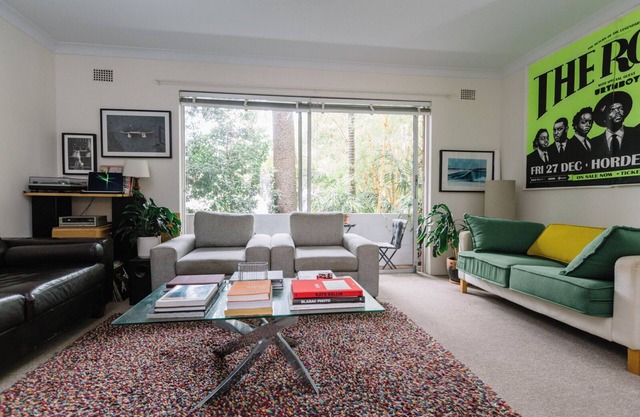 Centraly located 2 bed apartment. Centenial Park Bronte Area