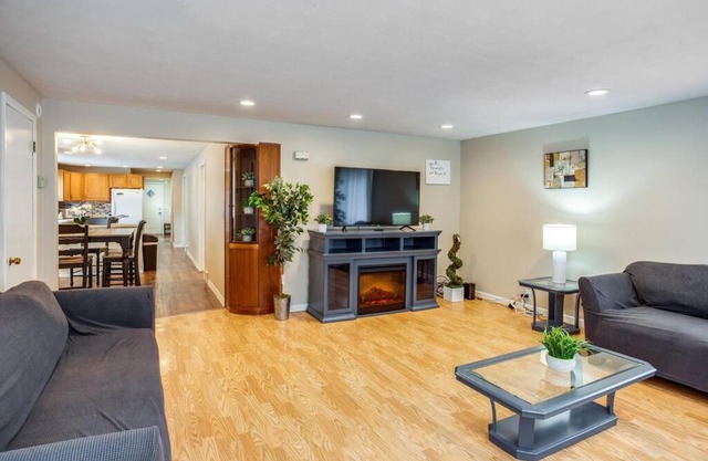 Centric Ranch in the South ave by Dwtn/UofR/Arpt