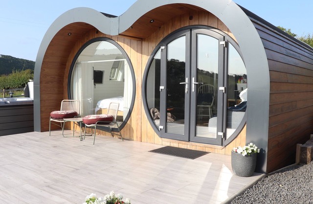 CEUNANT, romantic, character holiday cottage in Aberystwyth