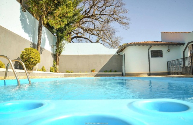 CHÁCARA BELLA VITTA WANT COMFORT, PEACE, SECURITY. A HEATED POOL. HE COMES.