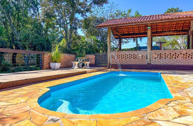 Chácara com piscina e churrasq em Botucatu/SP