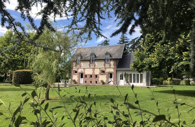 Château Folies : Gîte in an English-style park