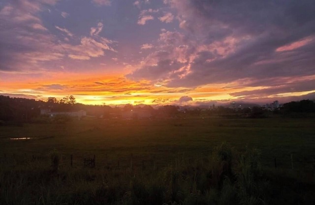 Charming 2-bedroom house in fabulous Bairro Rio Pequeno Camboriú with AC, WiFi