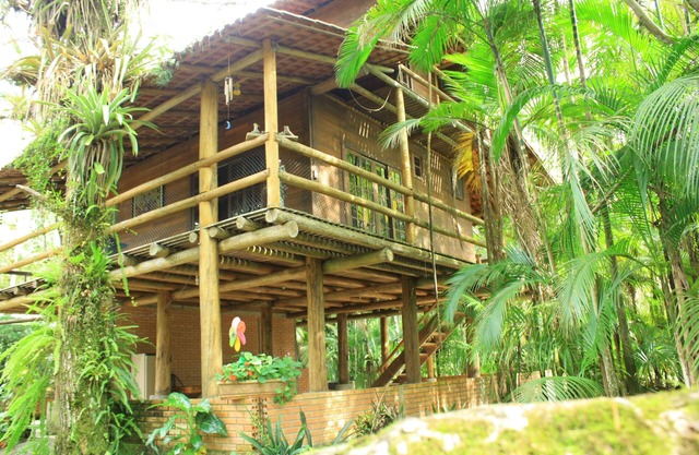 Chacara with incredible house on the edge of the river in Antonina, PR -