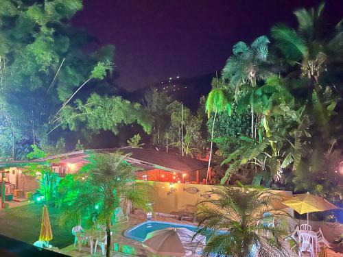 Chalé 400m Praia e Cachoeiras com Piscina Quente e Wifi