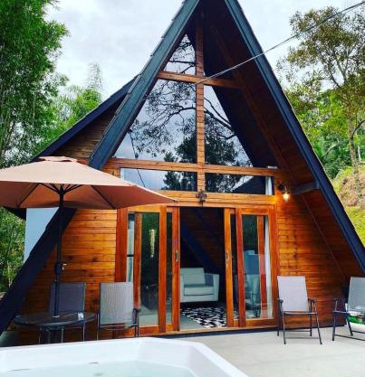 Chalé Camping Blue World Garden