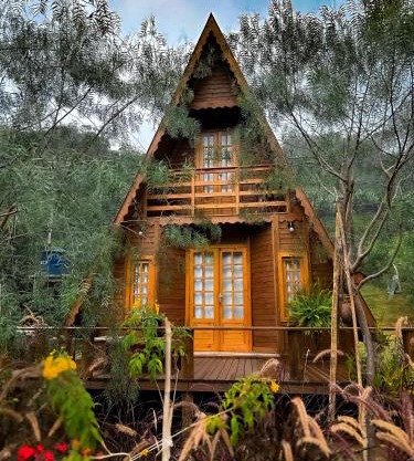 Chalé de Madeira em Vargem Alta