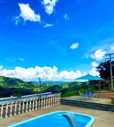 Chalé Mirante da Colina 10 com hidro privativa, café da manhã e piscina