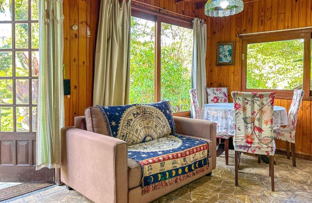 Chale com churrasqueira e lazer Nova Friburgo RJ