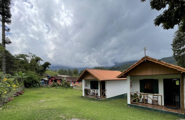 Chale do Francisco02 350 meters from the center of Maringá RJ in Serra