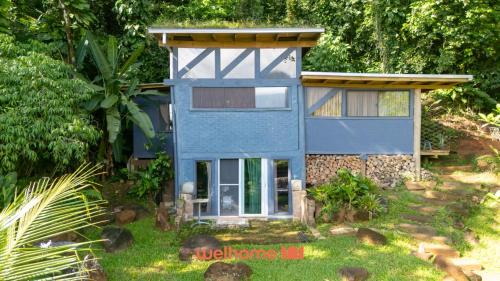 Chale na Mata Atlantica com rio e imersao natural