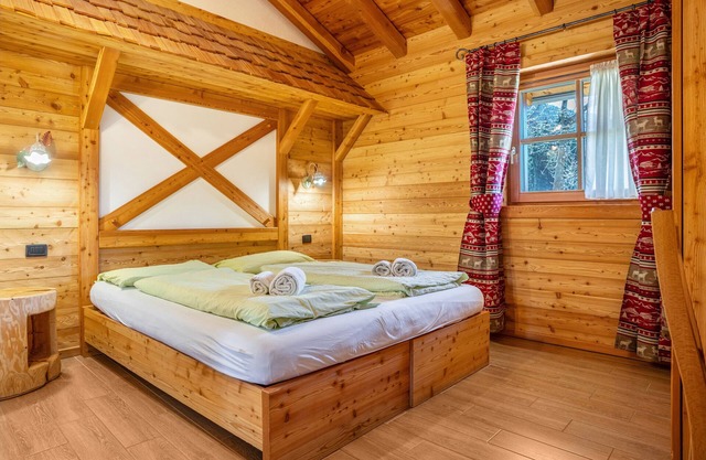 Chalet 'Camping Faè' with Mountain View, Private Terrace and Wi-Fi