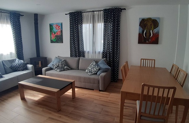 Chalet con Magnificas Vistas y Piscina