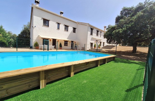 Chalet 'El Pinar De La Lobera' with Mountain View, Shared Pool and Wi-Fi