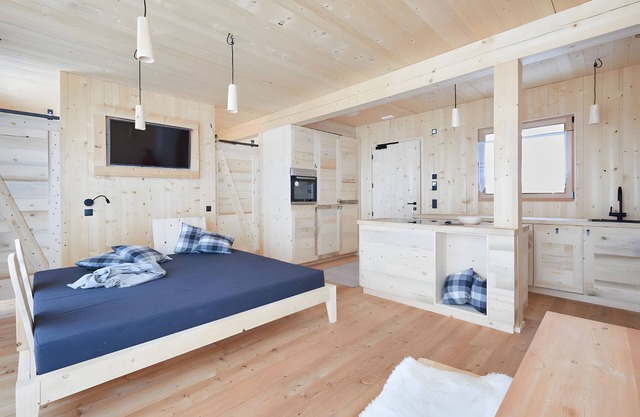 Chalet 'Groudo Michl 1' with Mountain View, Private Terrace and Wi-Fi