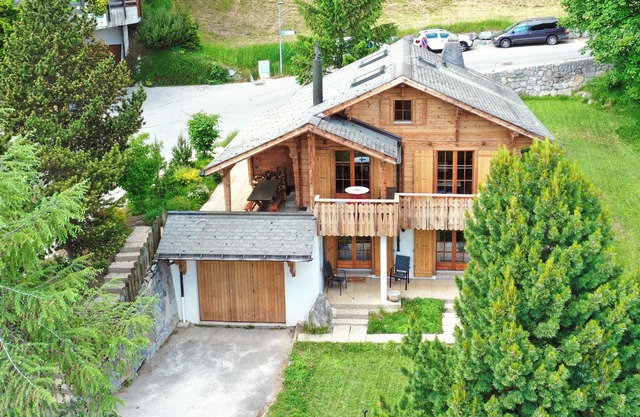 Chalet in the heart of Anzère, close to the Spa, with 3 bedrooms and 1 open mezzanine