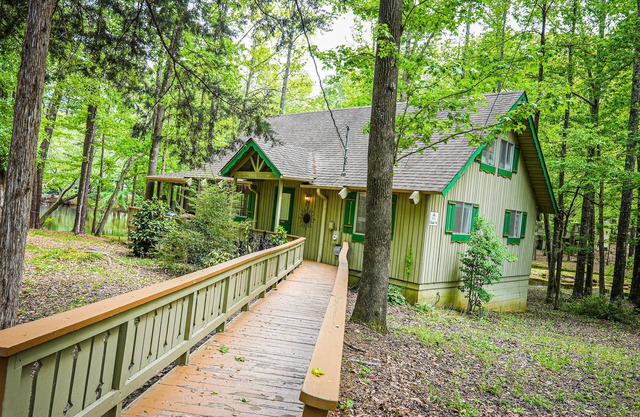 Chalet located right across from our putt-putt course and offers a amazing view.