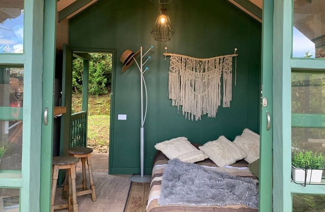 Chalet tipo Glamping, Rionegro cerca al aeropuerto Intl JMC, jacuzzi y lago privado