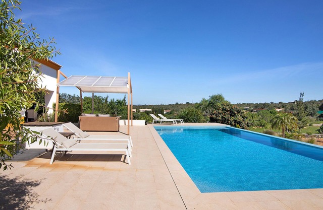 Chalet 'Villa Das Alfarrobas Eco Lodge' with Shared Pool, Wi-Fi and Air Conditioning