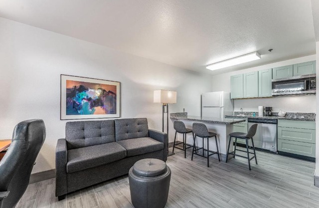Chandler 1 bd 1 ba Fully Renovated Premium LUX apartment pets allowed
