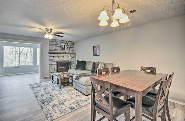 Chandler Ln Adventure Townhome at Bella Vista - Dog Friendly - 200Mgps