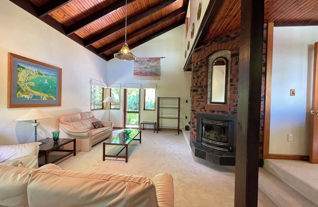 Character Karori Park side family friendly mansion