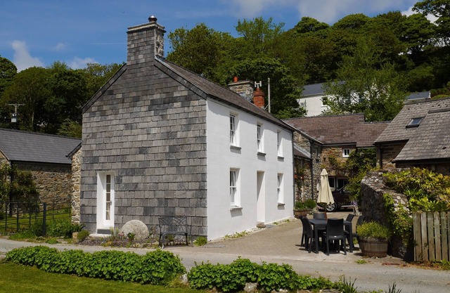 Characterful and comfortable accommodation in a peaceful hamlet, close to Solva