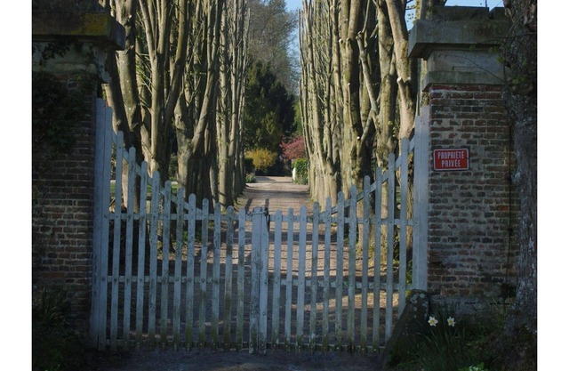 Charming gîte. Le Manoir de la Porte, between land & sea. 4 hectares, Tennis court.