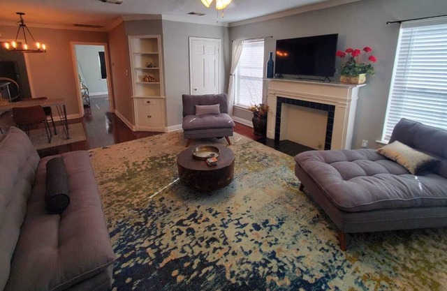 Charming 1 Bdr/1 Bth Upstairs Unit in Med Center