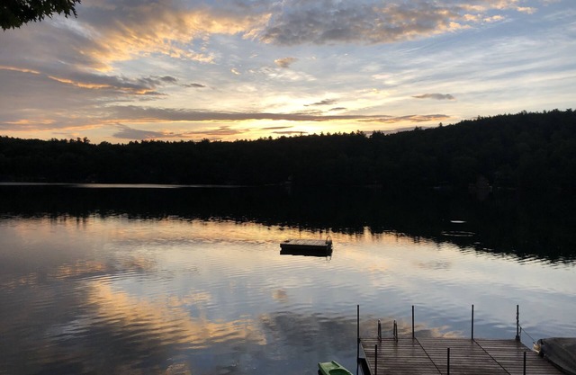 Charming 100-Year-Old Lake House on Pristine Mountain Lake -Your Perfect Retreat
