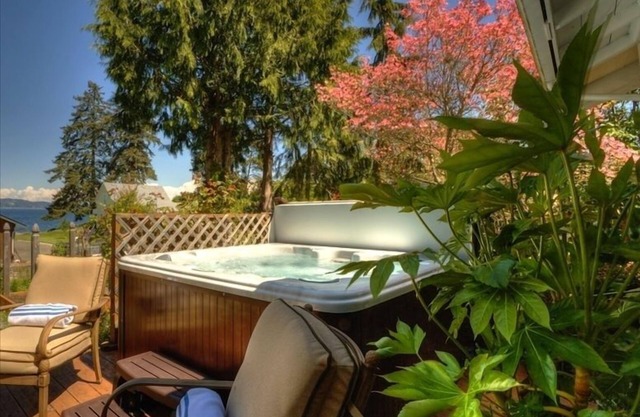 Charming 1920's English Cottage w/Water Views A Del Mar Vacation Property