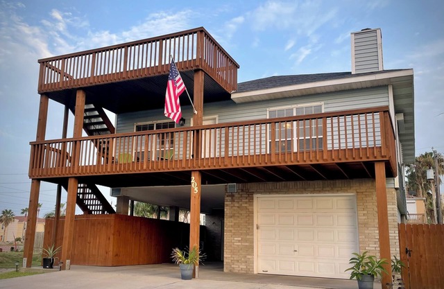 Charming 2-bedroom house with WiFi, AC in sunny South Padre Island