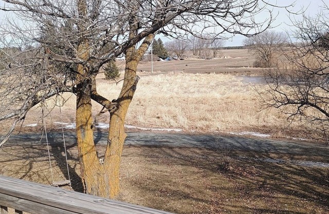Charming 2-bedroom farmhouse upper level in peaceful Saint Croix Falls