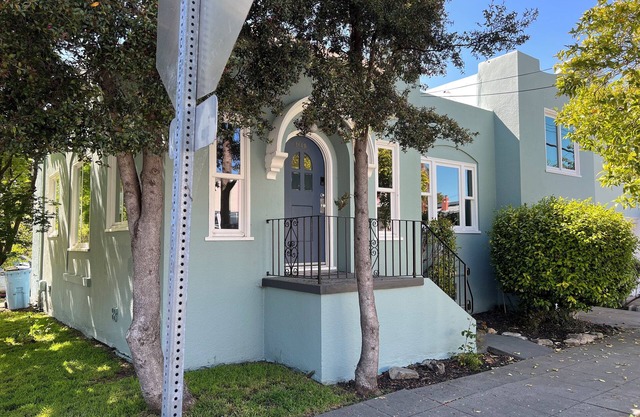 Charming 2-bed 2-bath Berkeley Home