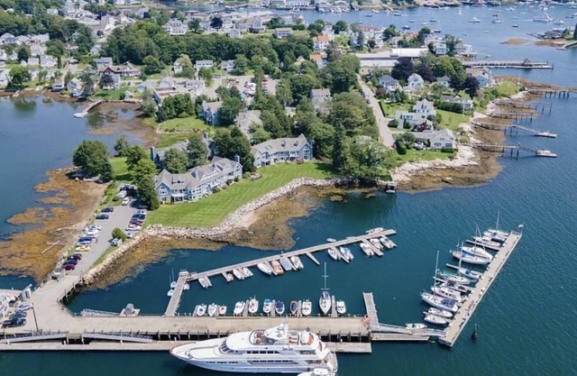 Charming 2 bedroom rental in Boothbay Harbor, in-town with fast wifi