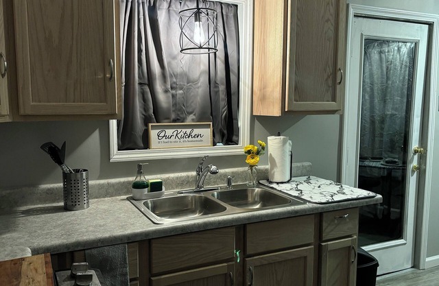 Charming 2-bedroom house with AC, WiFi in fantastic University City