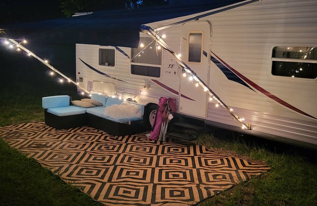 Charming 2-bedroom Camper in enchanting Homosassa with AC, WiFi and more.