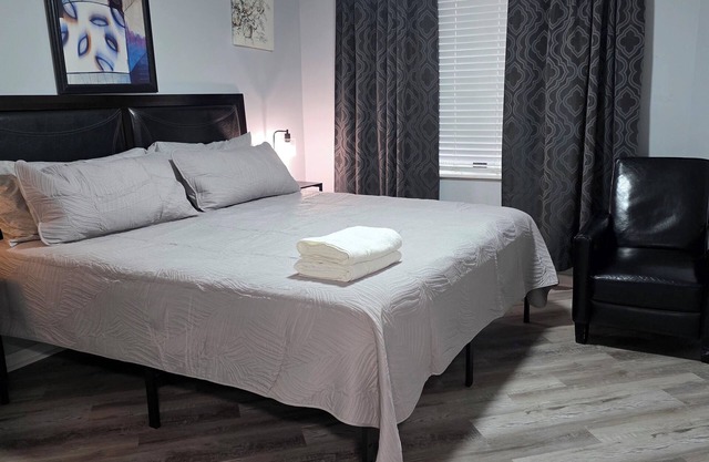 Charming 2-bedroom condo minutes from Orlando International Airport.