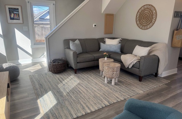 Charming 2-bedroom cottage in Delavan, Walk to Lake!