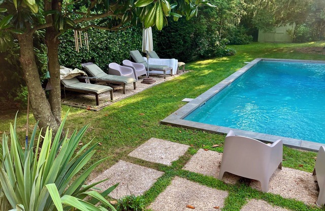 Charming 2-bedroom house with heated salt water pool, AC in lovely Bellport