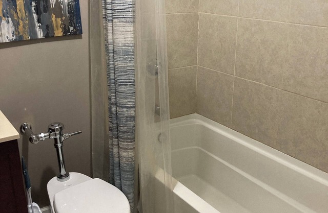 Charming 2-bedroom Loft in superb Detroit with , WiFi