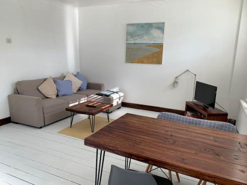 Charming 2-Bedroom Maisonette