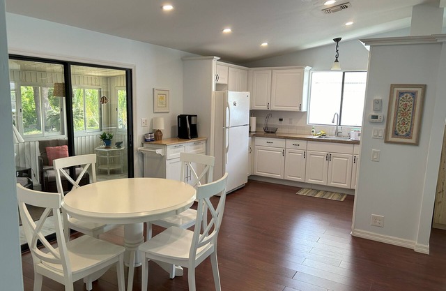 Charming 2-bedroom mobile home with AC, fitness room in Punta Gorda