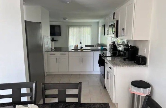 Charming 2-bedroom villa with AC and WiFi in peaceful Ruskin