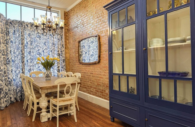 Charming 2 BR/2 bath in Historic District - Rent 1 Suite or Both/8-16 people!