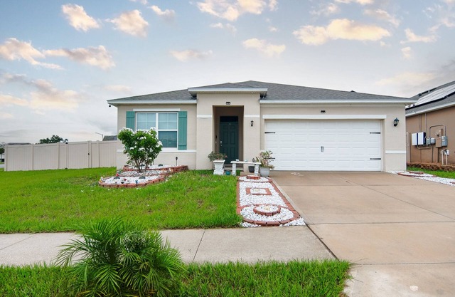 Charming 2BR/1BA SHARED Home in Haines City w/FirePit