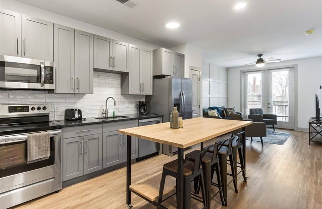 Charming 2BR/2BA Suites Near Downtown Cincinnati