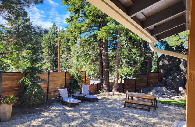 Charming 3-bd home w/skiing, hiking, downtown activities close by. Pets ok